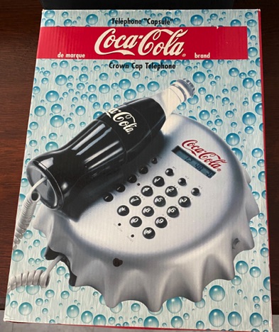 2607-1 € 27,50 coca cola telefoon in vorm van dop
